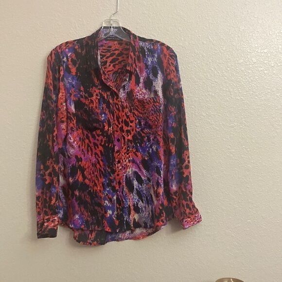 💜💙Violet & Claire Long Sleeves multi colored design button down top!! - Picture 3 of 7